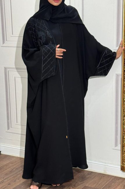⁦عباية نص بشت كريب فيفيان بتطريز أنيق⁩ - الصورة ⁦2⁩