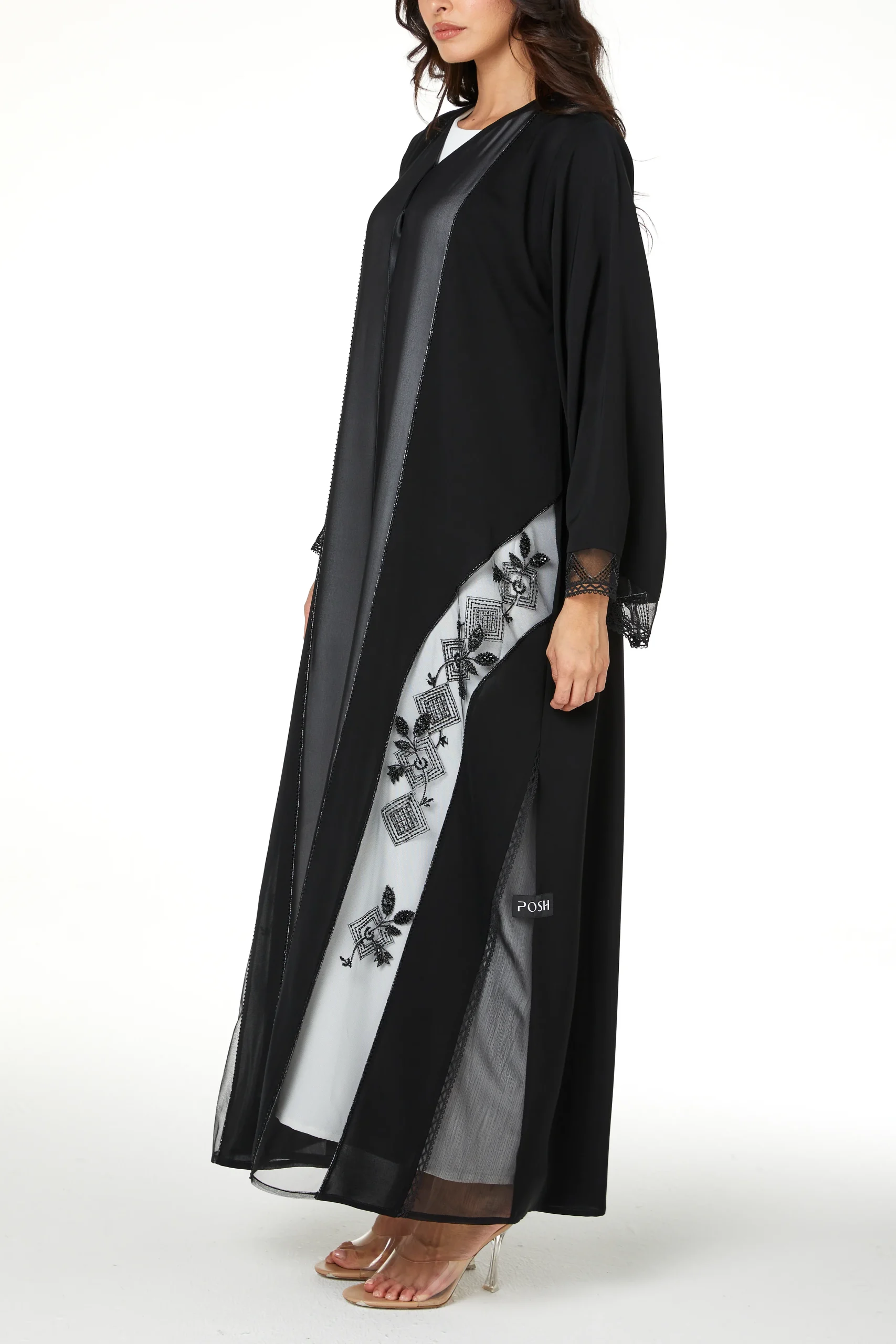 POSH_ABAYA13199 رويال ندى أسود بتفاصيل شبك وخرز جانبية أنيقة - الصورة 1