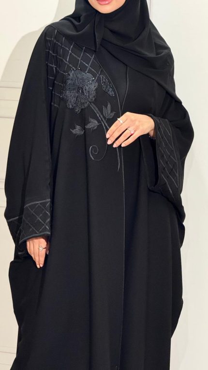 عباية نص بشت كريب فيفيان بتطريز أنيق